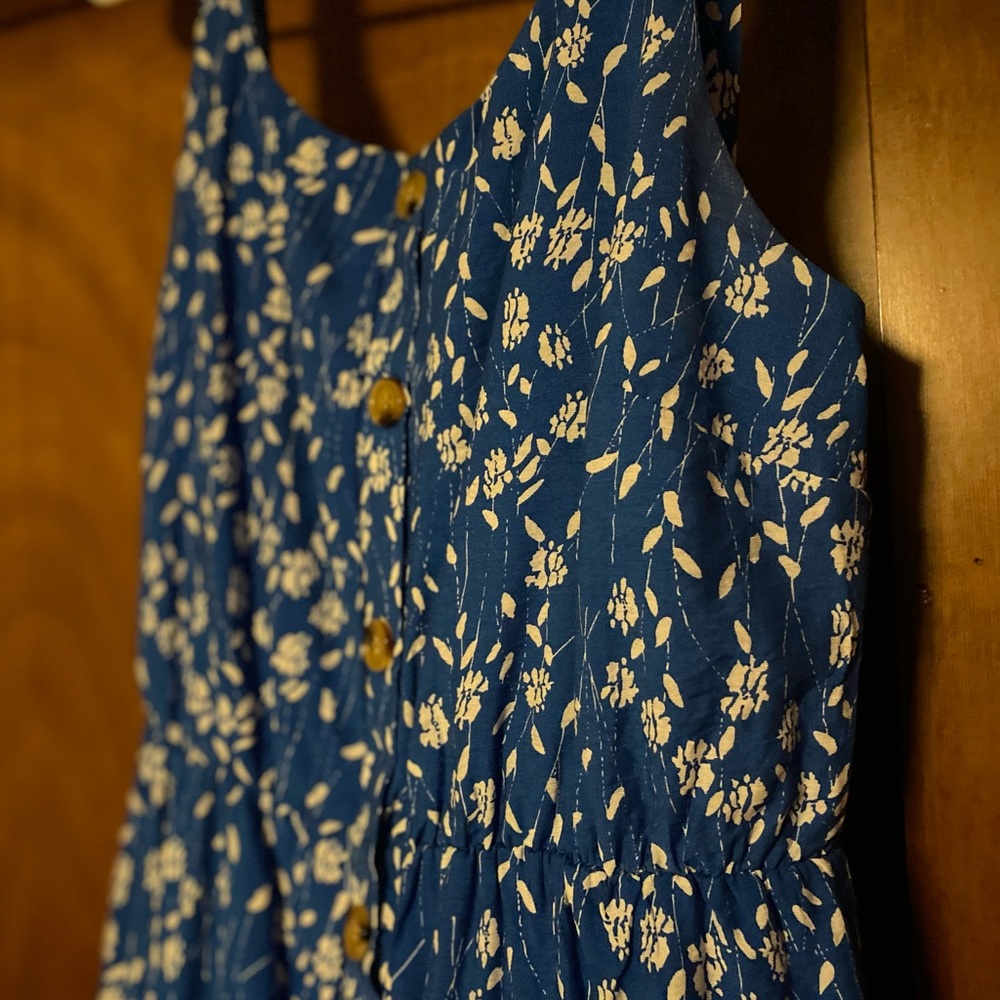 Cute boutique dress with buttons for cute detail